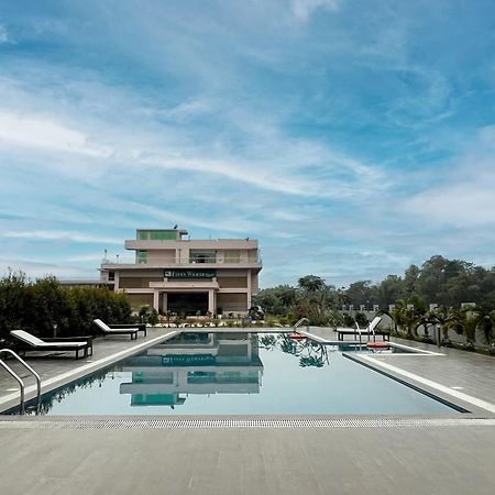 Finn'S Weaver Resort, Казіранґа Екстер'єр фото