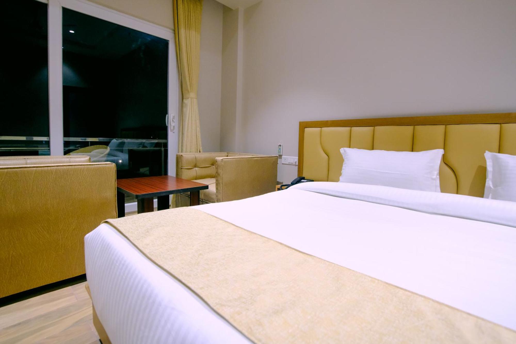 Finn'S Weaver Resort, Казіранґа Екстер'єр фото