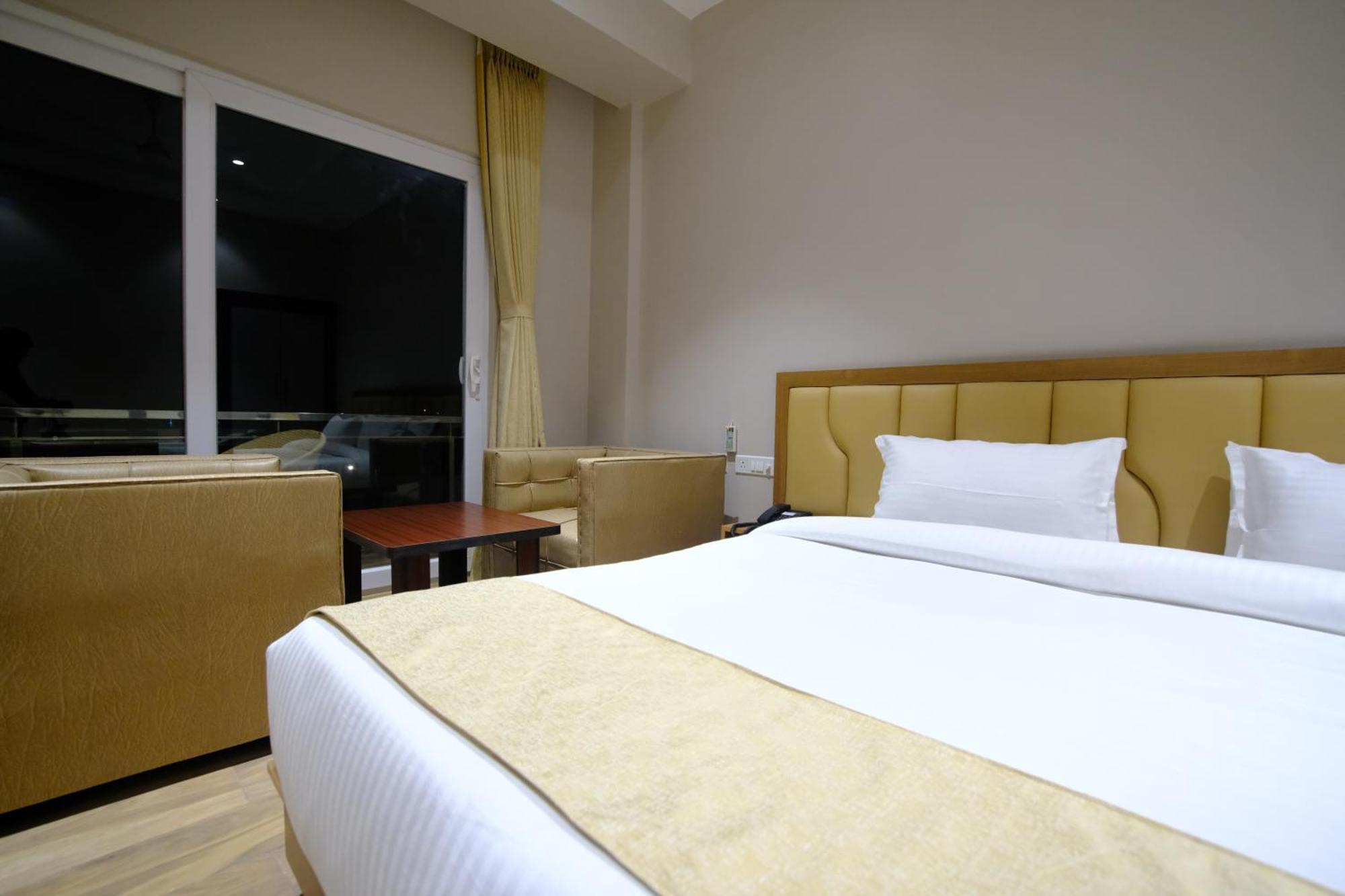 Finn'S Weaver Resort, Казіранґа Екстер'єр фото