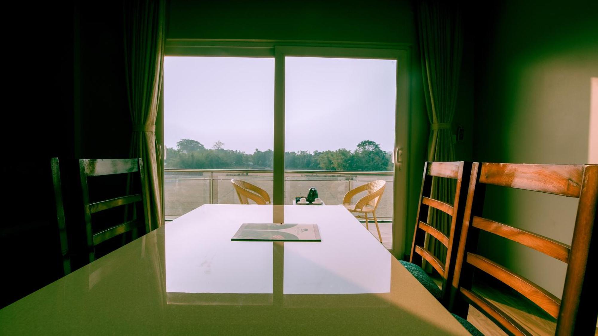 Finn'S Weaver Resort, Казіранґа Екстер'єр фото